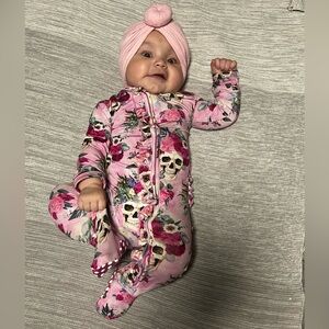 Bums and Roses skull bamboo footie size 9-12 months